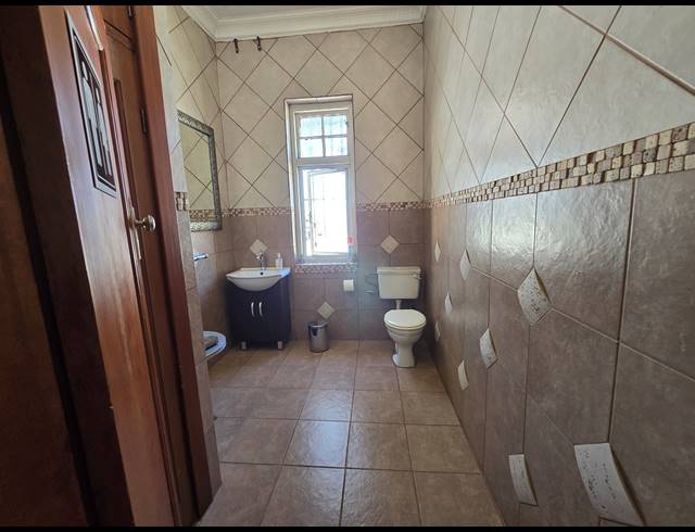 3 BEDROOM FREEHOLD FOR SALE IN ALBERTON NORTH